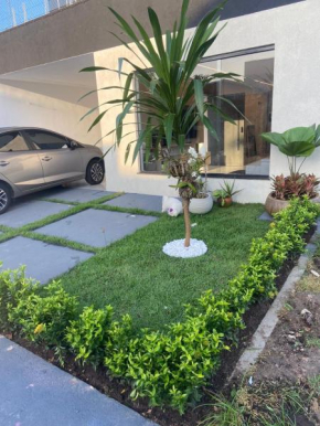 Casa luxuosa com piscina e 4 suítes